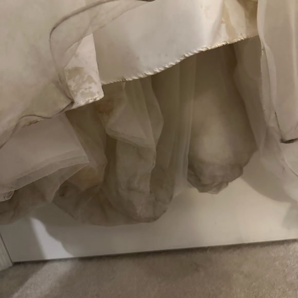 Lace Bodice Wedding Dress. Mermaid Style Bottom. Size 6, fits like a 4 - Picture 9 of 16